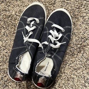 Women’s shoes size 10.   New